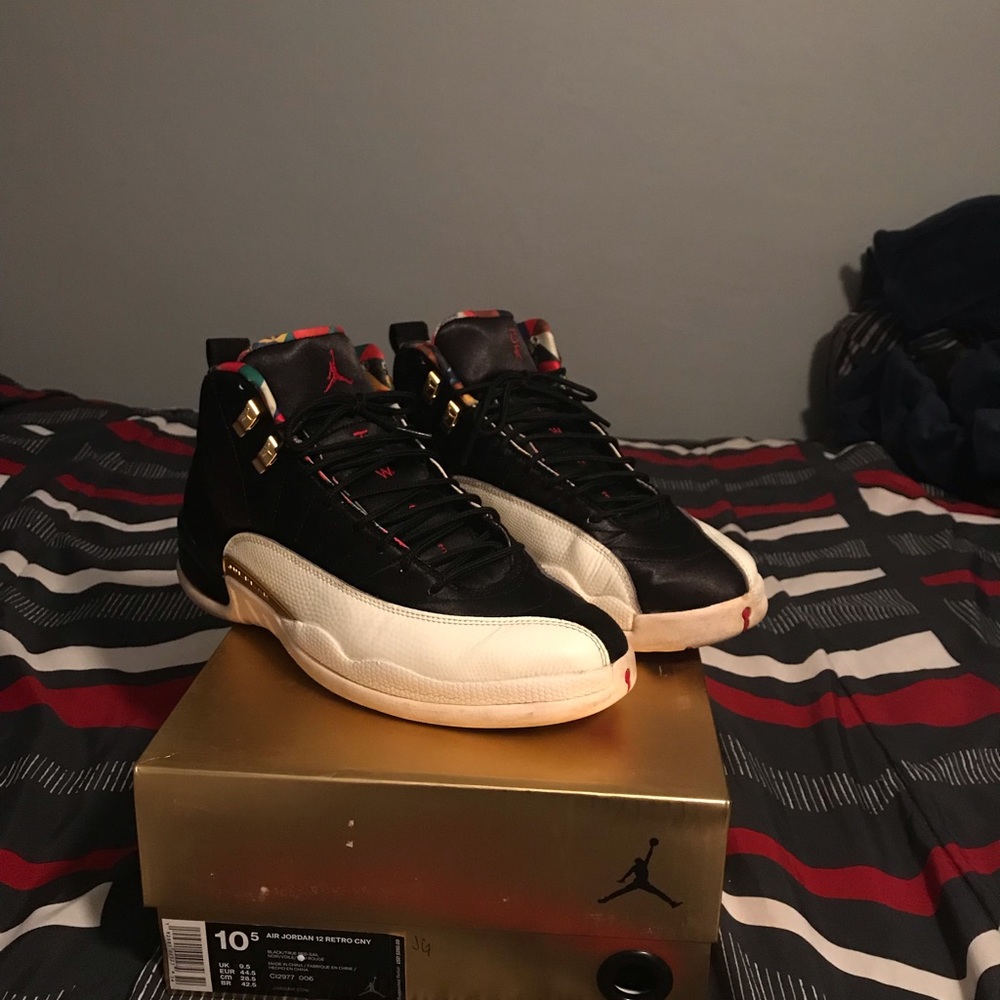 Men’s shoes size 10.5-11 READ DESCRIPTION